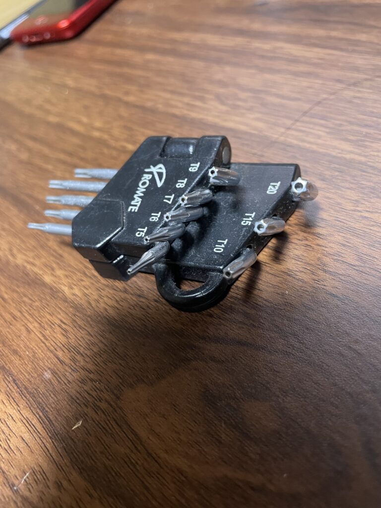 SVBONY tripod Torx screw set showing restricted fastener size range (T5–T20) for maintainable assembly
